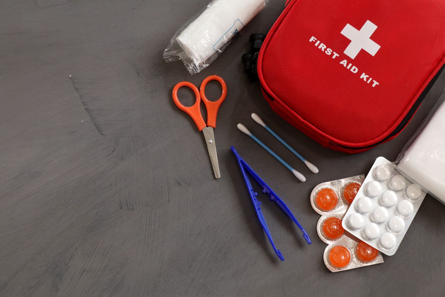 trousse de secours randonnée