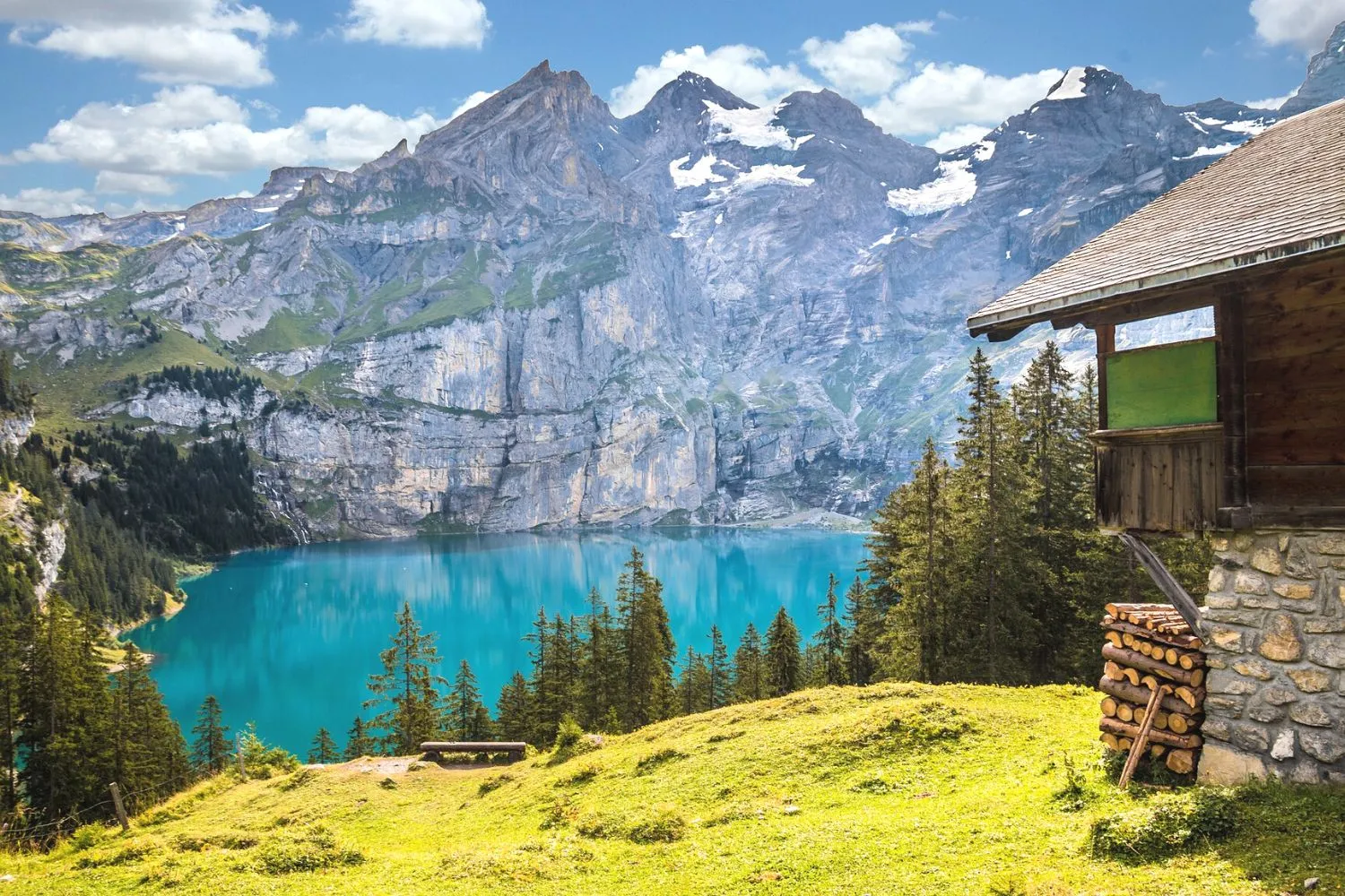 Lac de montagne randonnée a pied la vie sauvage