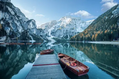 Lago di Braies en hiver Lago di Braies en hiver dolomites quand partit
