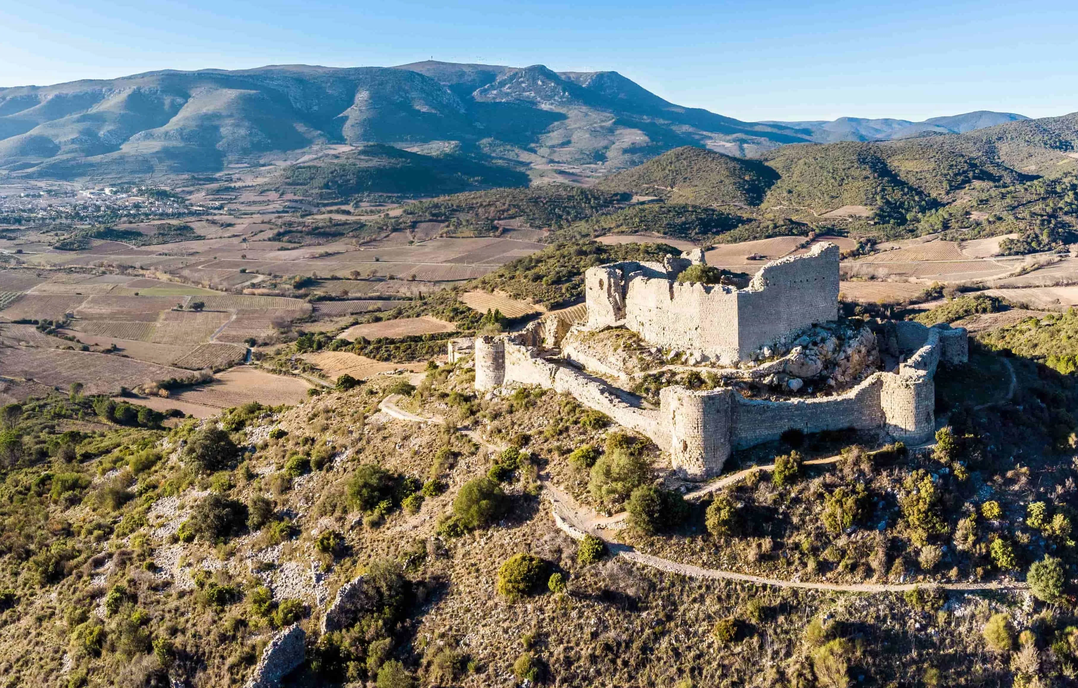 Paysage Pyrénées : le château d'Aguilar