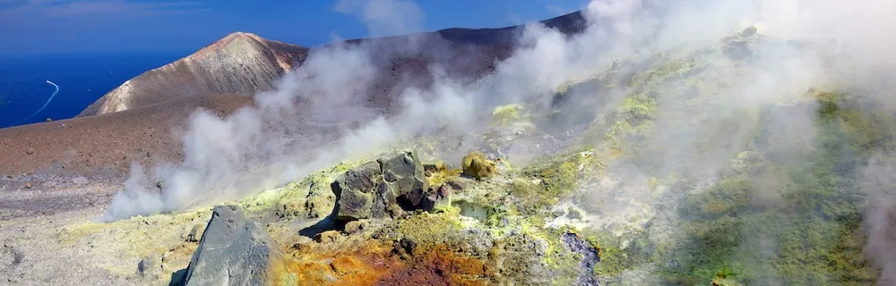 Panorama du bord du cratère de Vulcano Volcan Gran Cratere Iles vulcano iles eoliennes