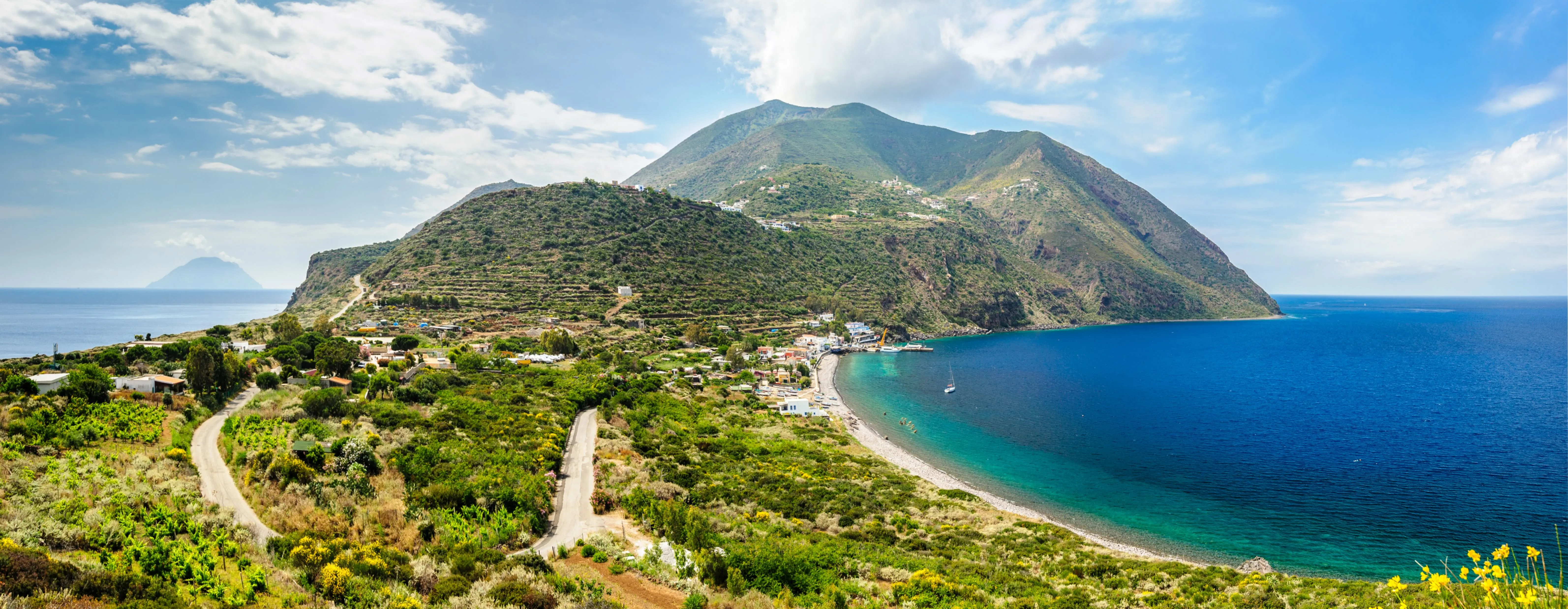 Vue sur la seule Filicudi ile eoliennes sicile