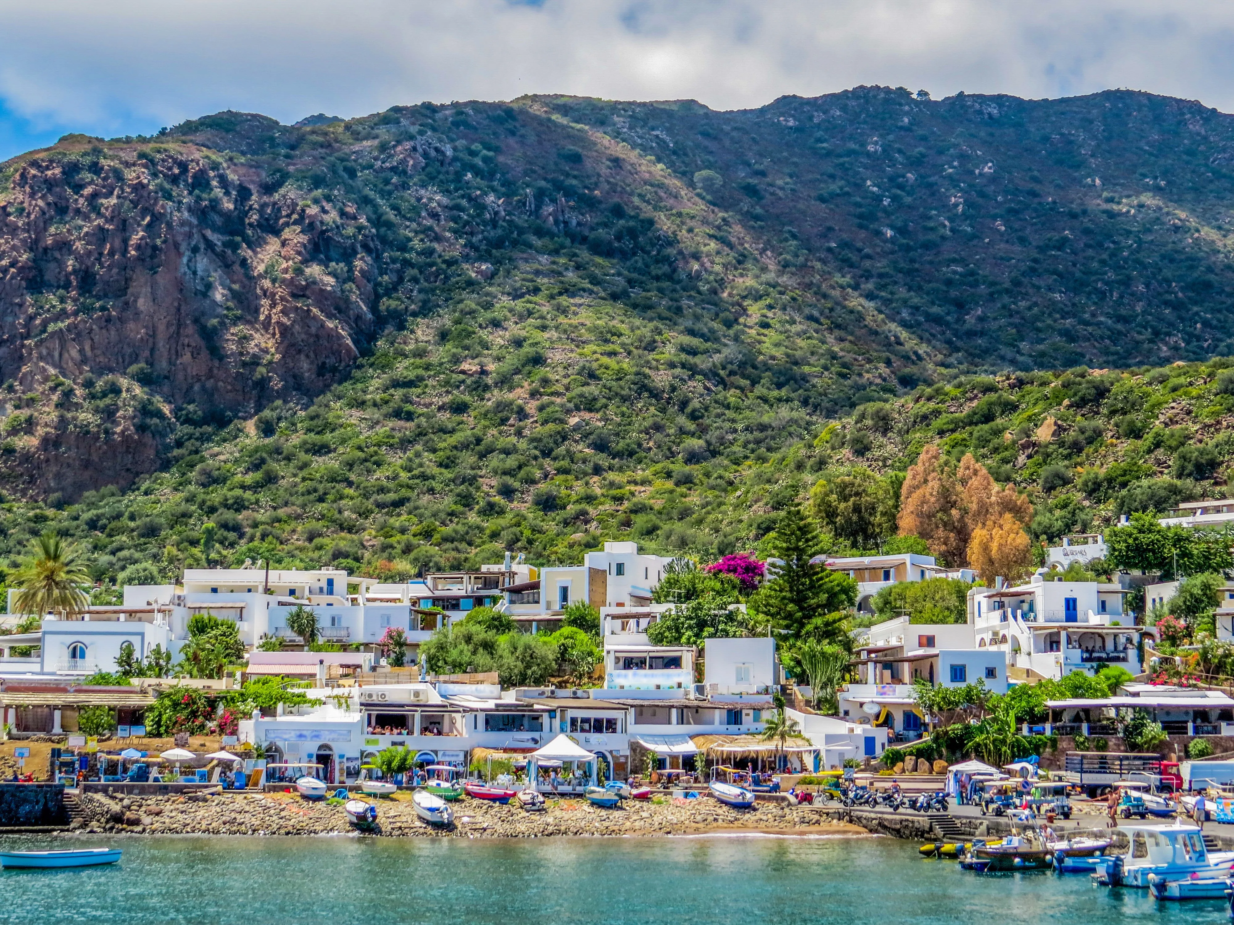 Vue sur le port Panarea Vue sur le port Panarea