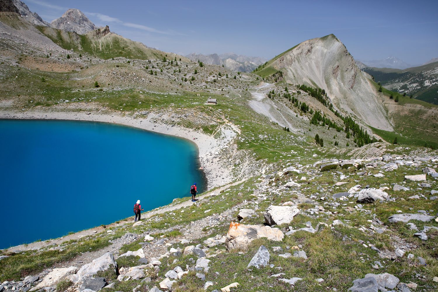 La récompense : l'arrivé au lac Saint-Anne lac sainte anne dans le queyras