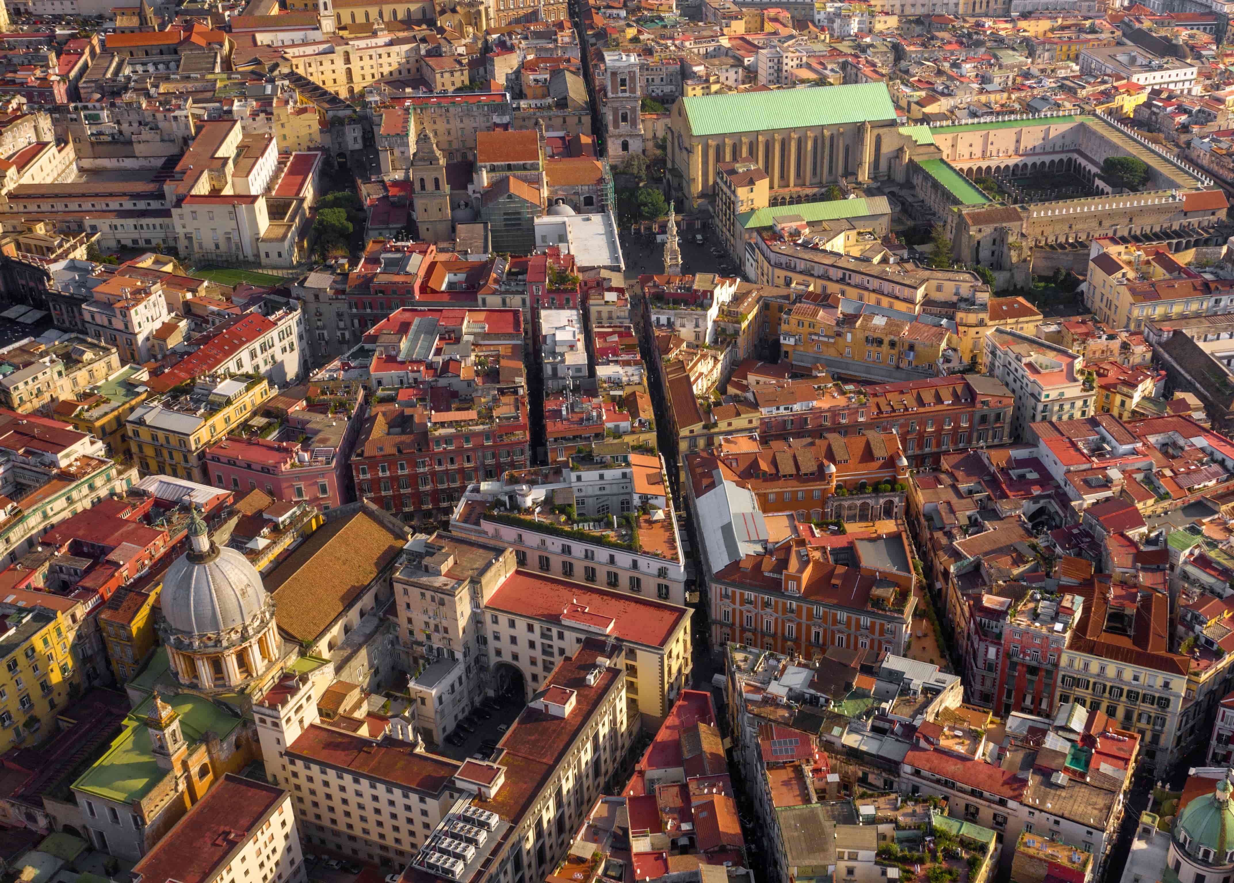 Que faire a Naples : rue spaccanapoli