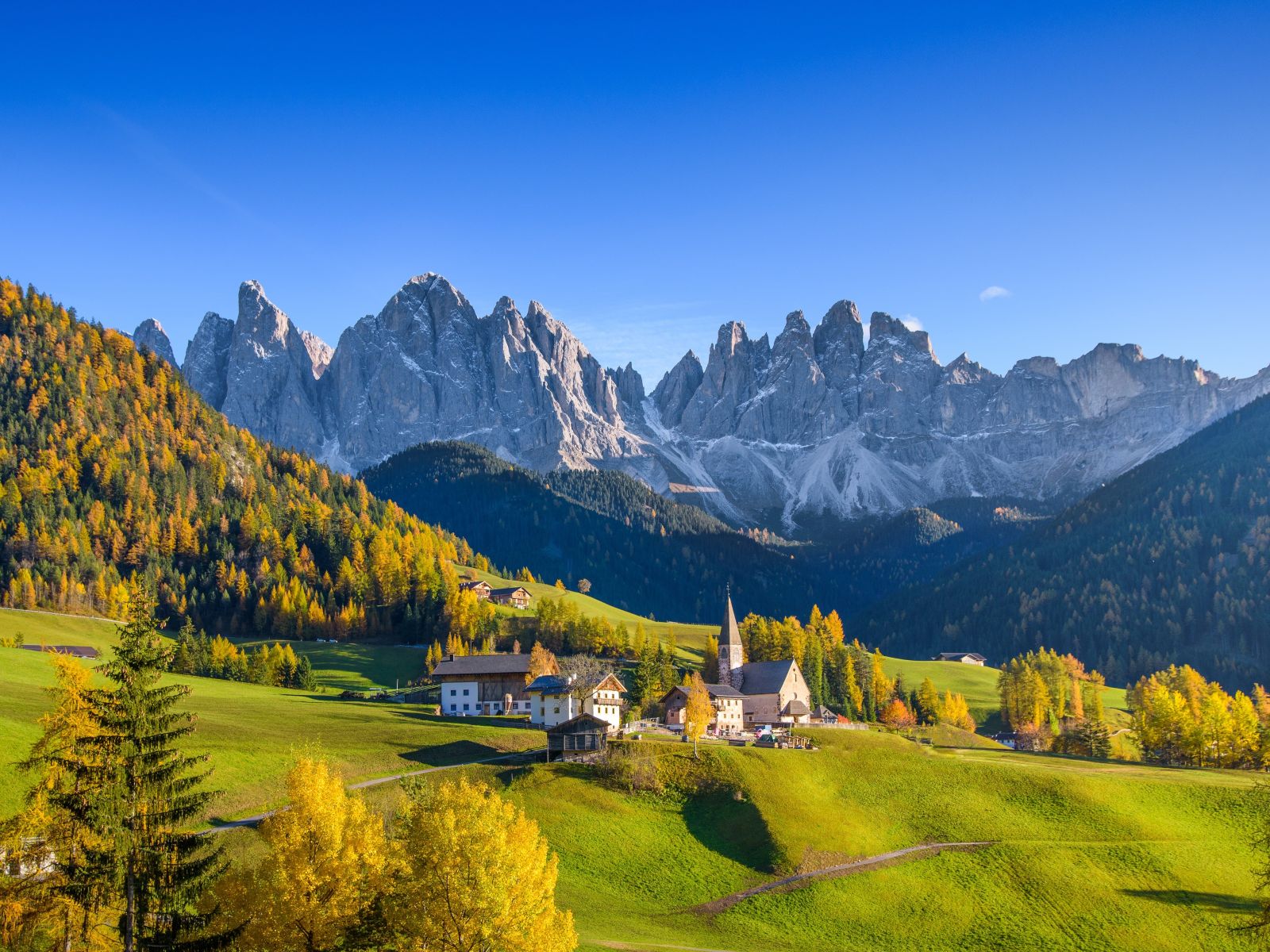 Val di Funes bets hikes in the dolomites