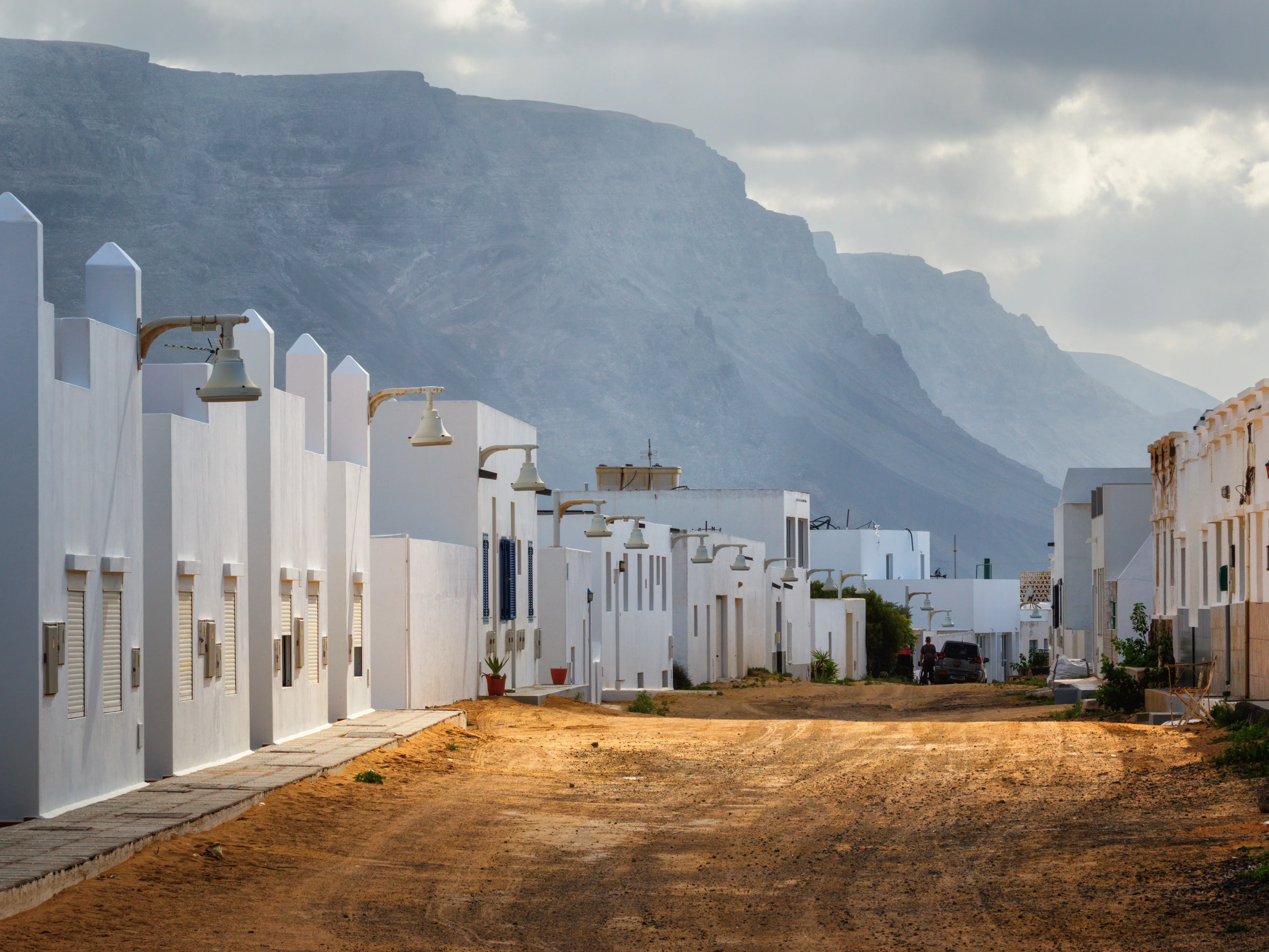 Village Caleta de Sebo sur l'île de La Graciosa rue de Caleta de Sebo sur l'île de La Graciosa
