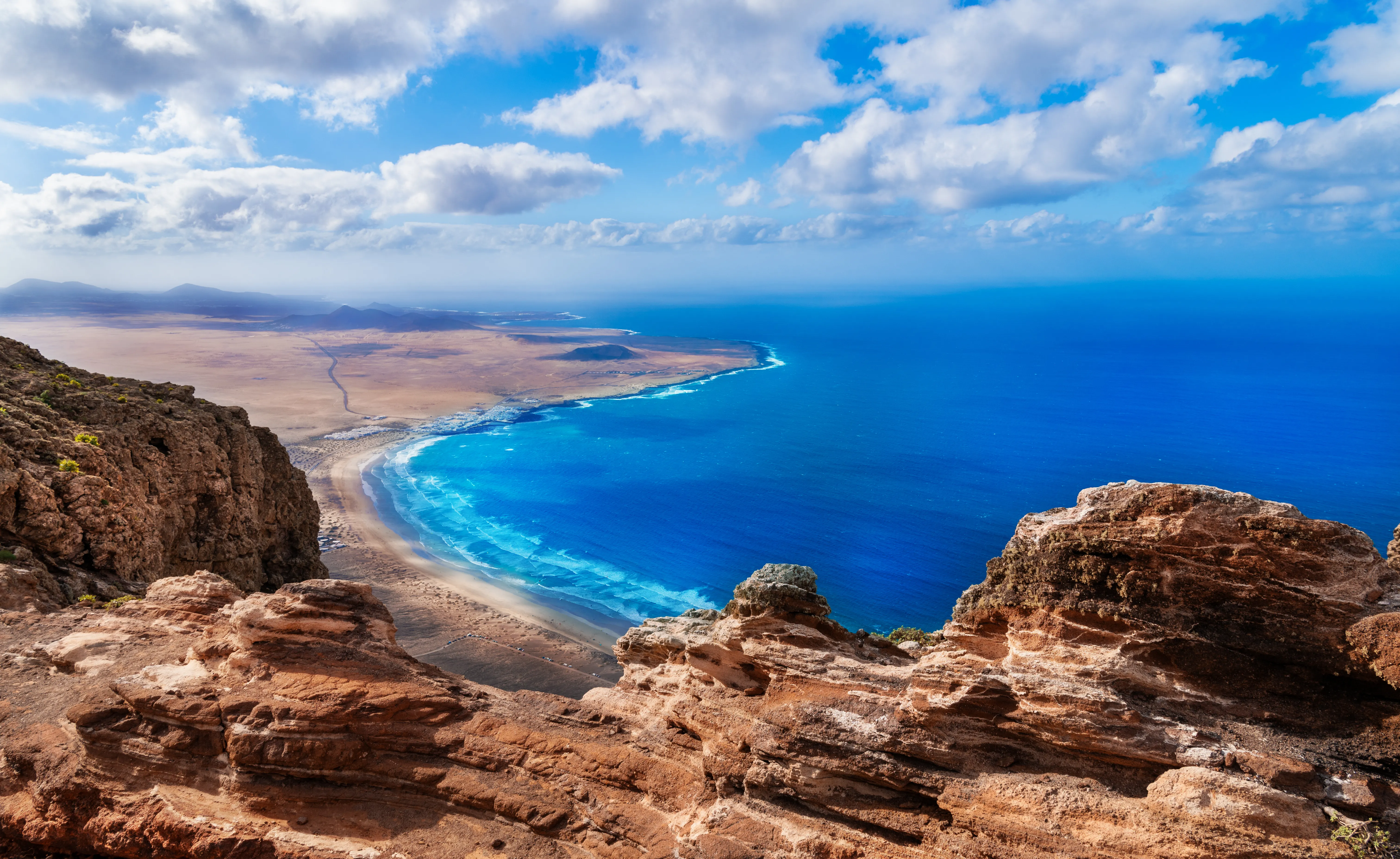 vue panoramique de la plage de Famara Lanzarote