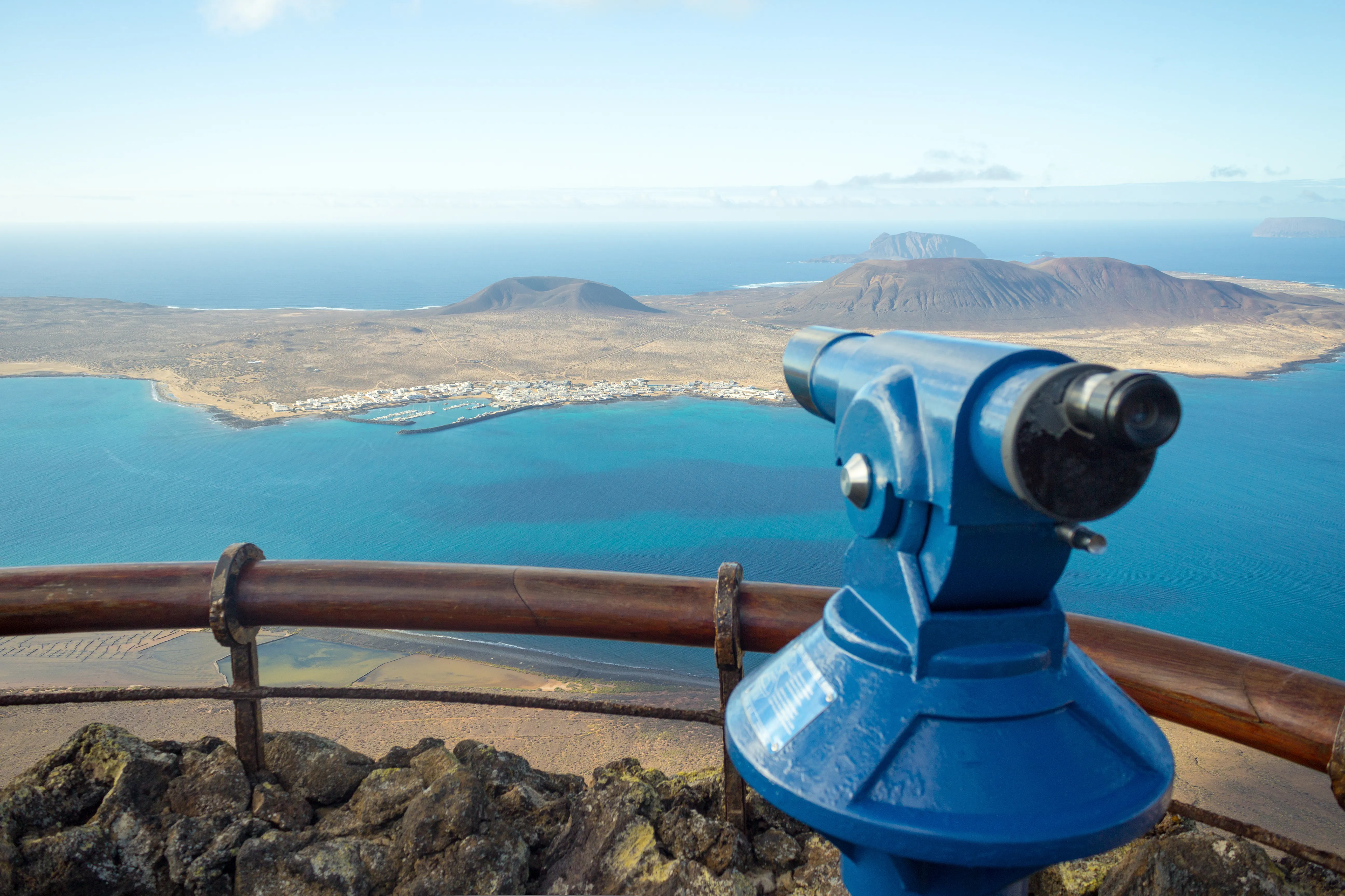 Mirador del Río avec vue sur l'île de La Graciosa Mirador del Río avec vue sur l'archipel Chinijo Lanzarote