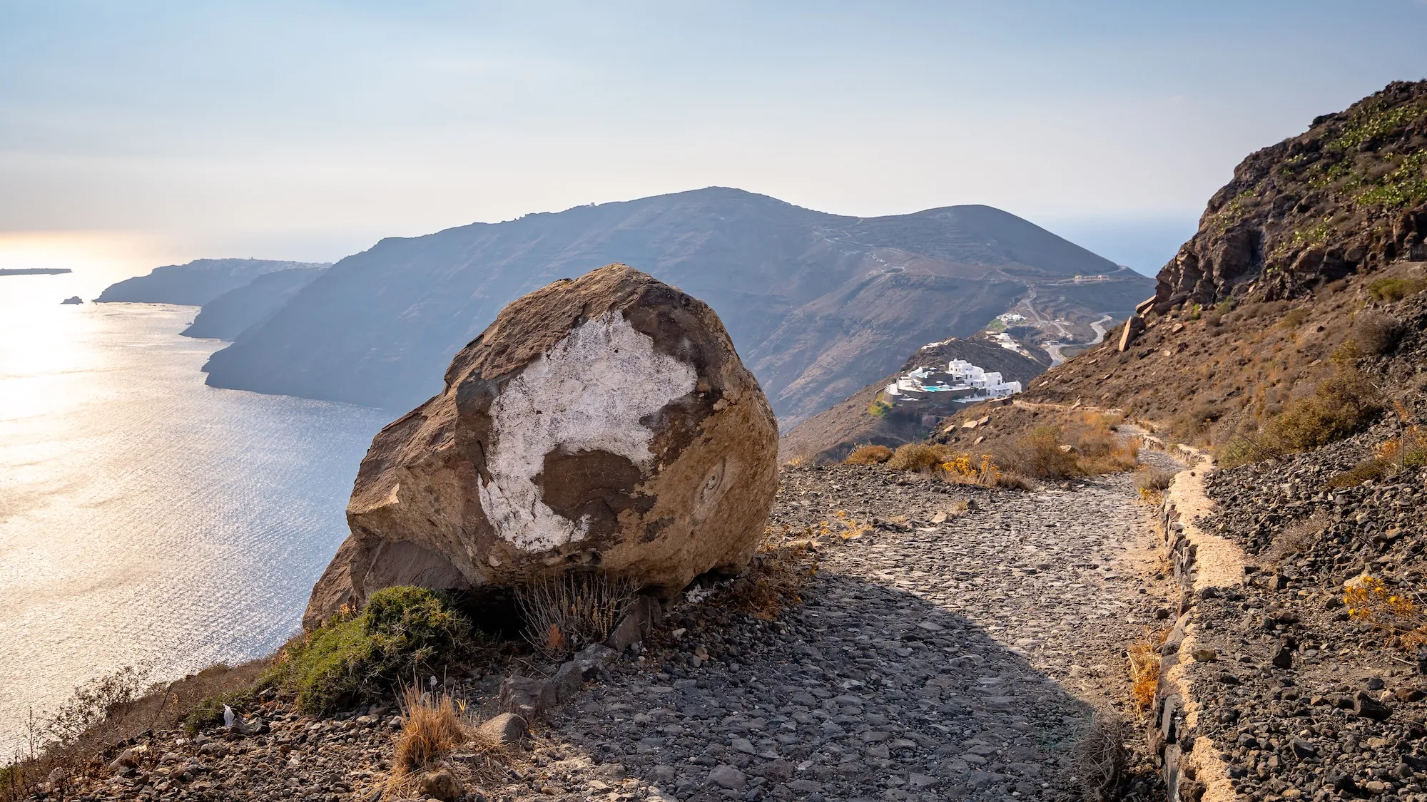 Vue depuis le sentier entre Fira et Oia, Santorin vue mer sentier fira