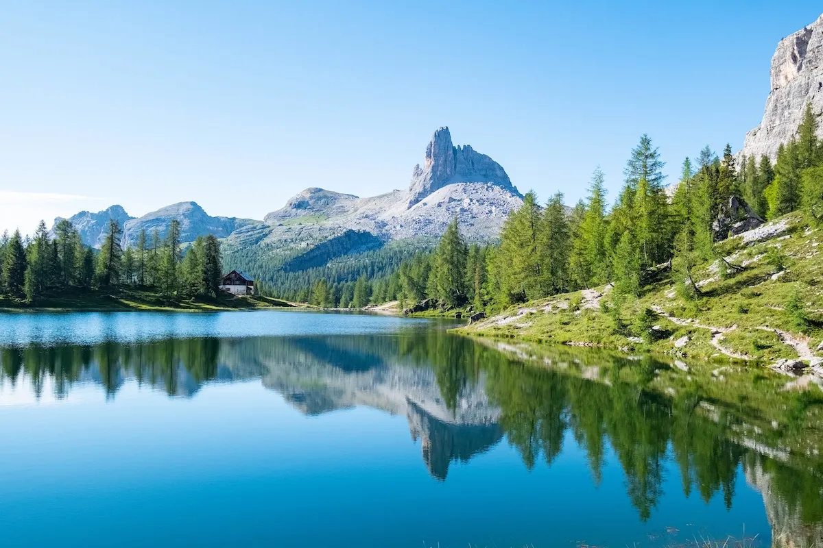 Lac Federa en été Lago Federa en été dolomites