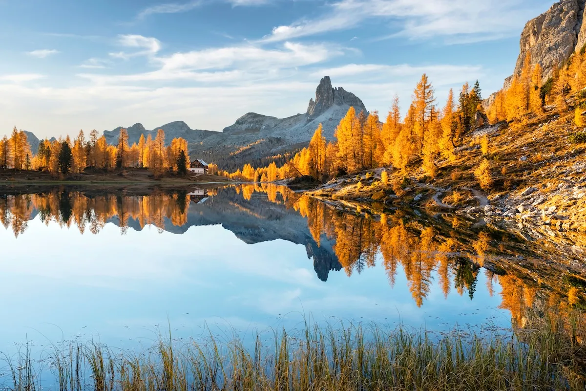 Lac Federa en automne Lago Federa en automne dolomites