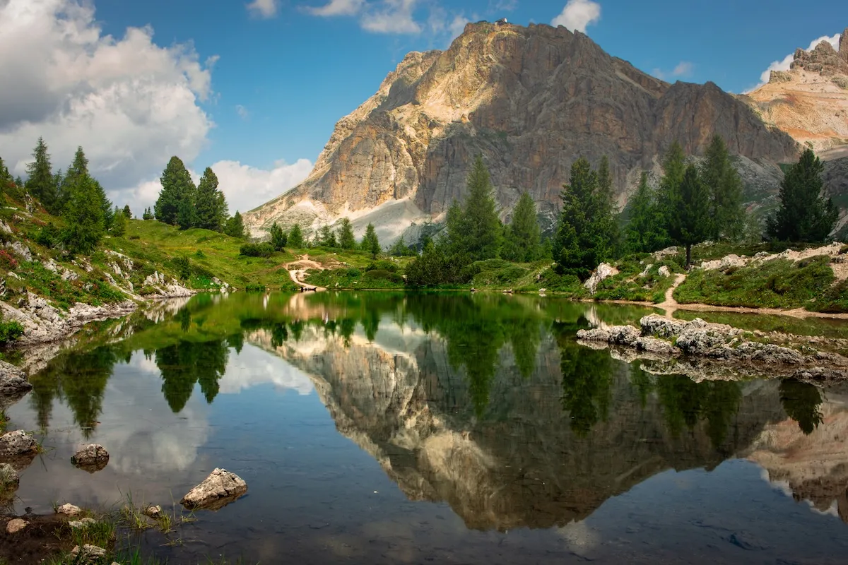Lago di Antermoia Lago di Limides dolomites