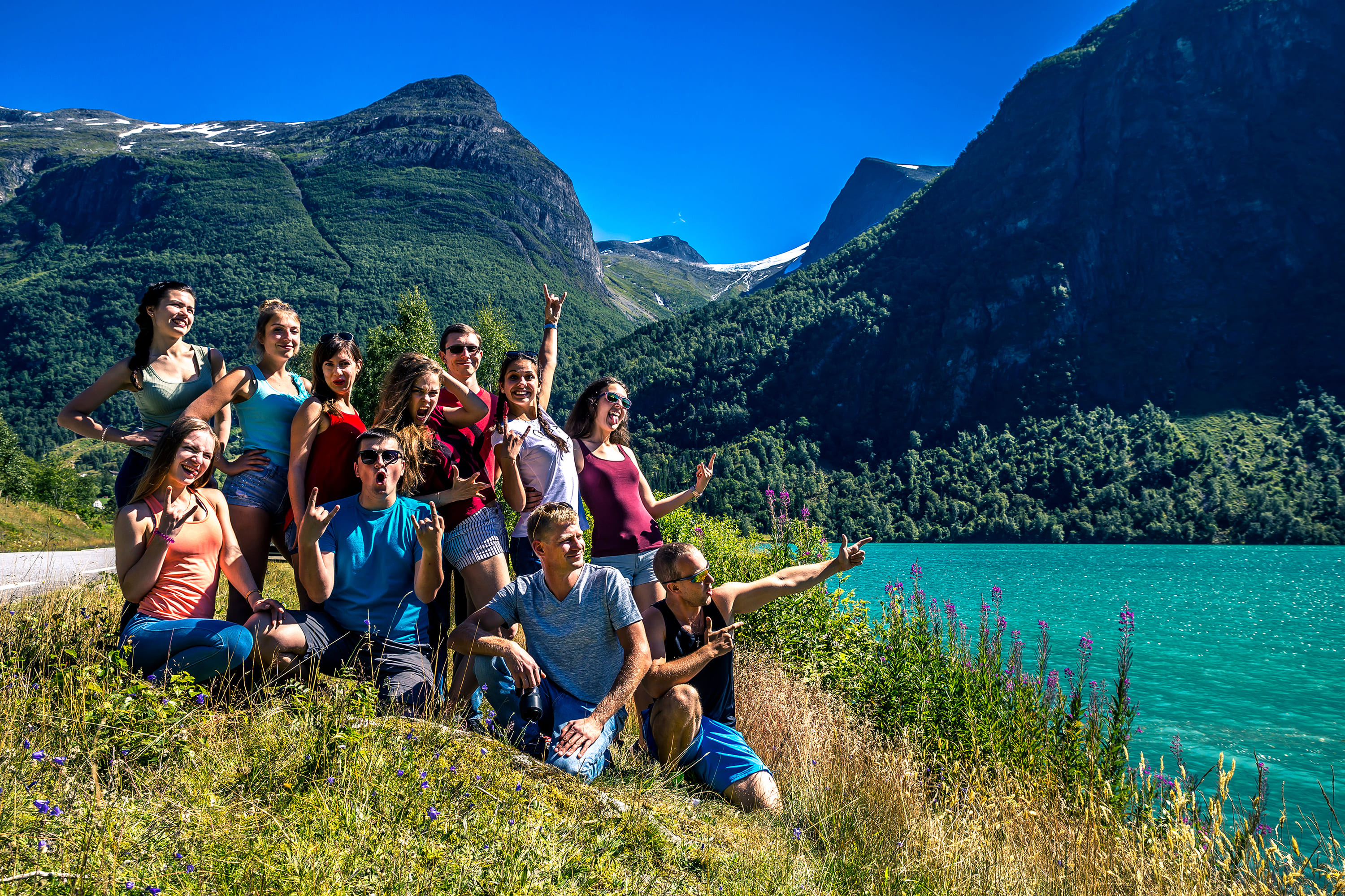 voyage incentive alpes devant lac
