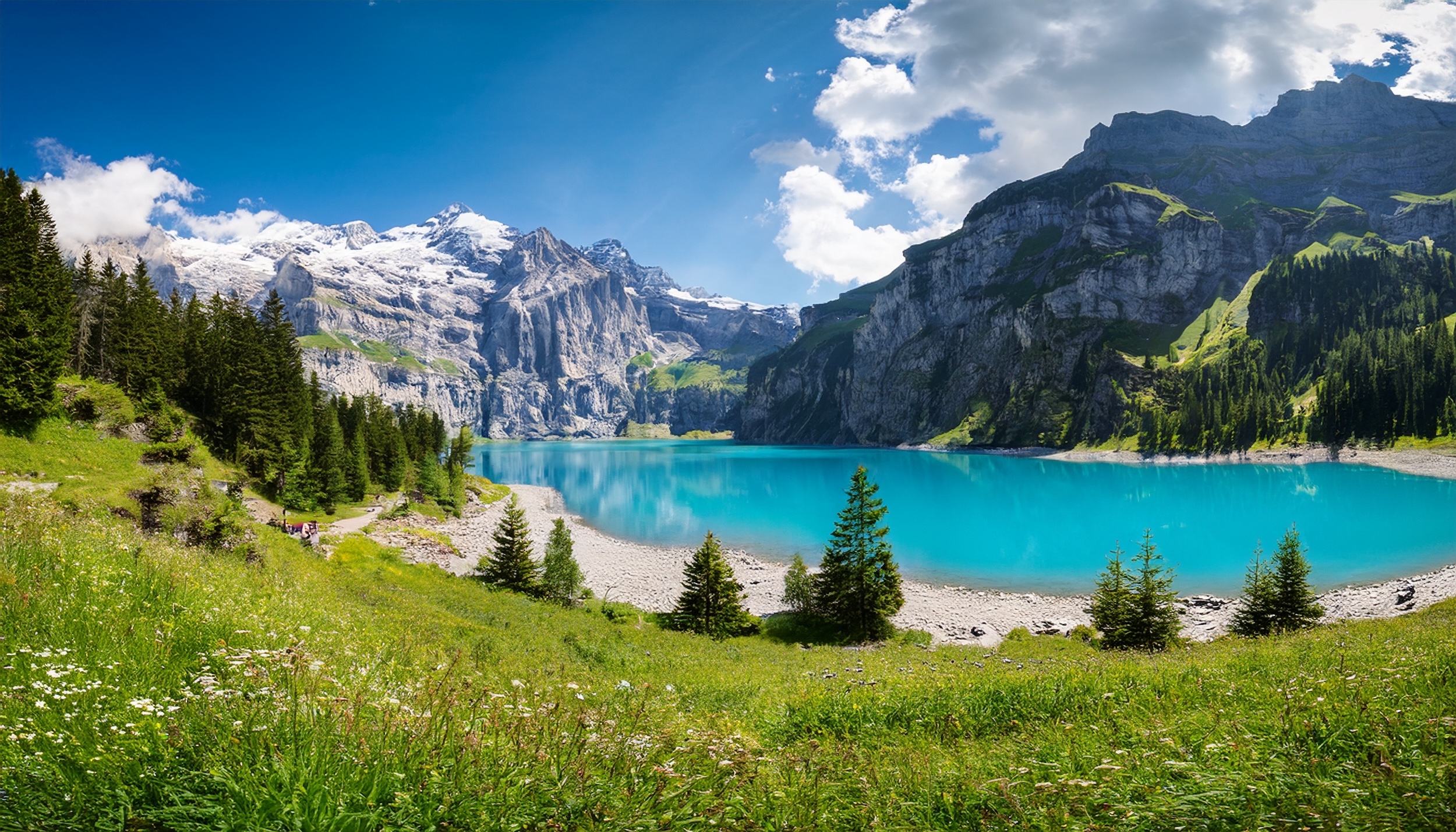 Vue estivale pittoresque du lac unique d'Oeschinensee randonee-lac-oeschinensee