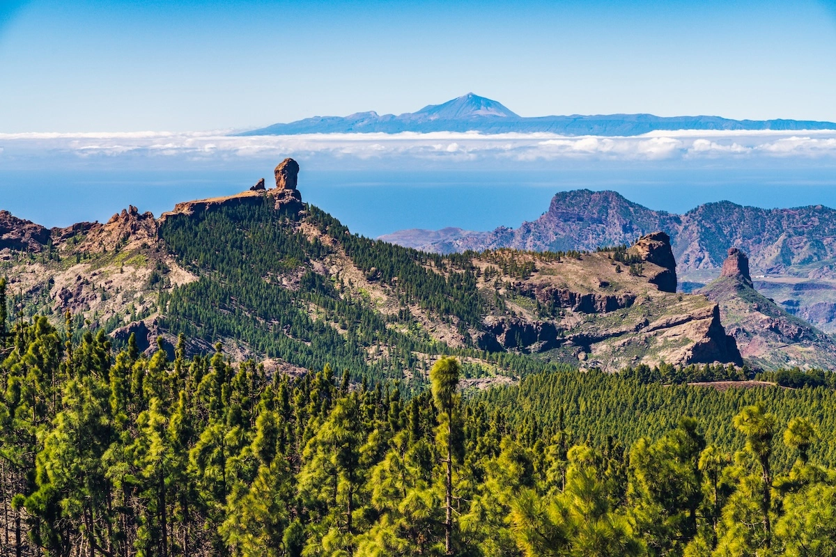 Vue des crête sur le Roque Noblo Vue des crête du Village de Tejeda
