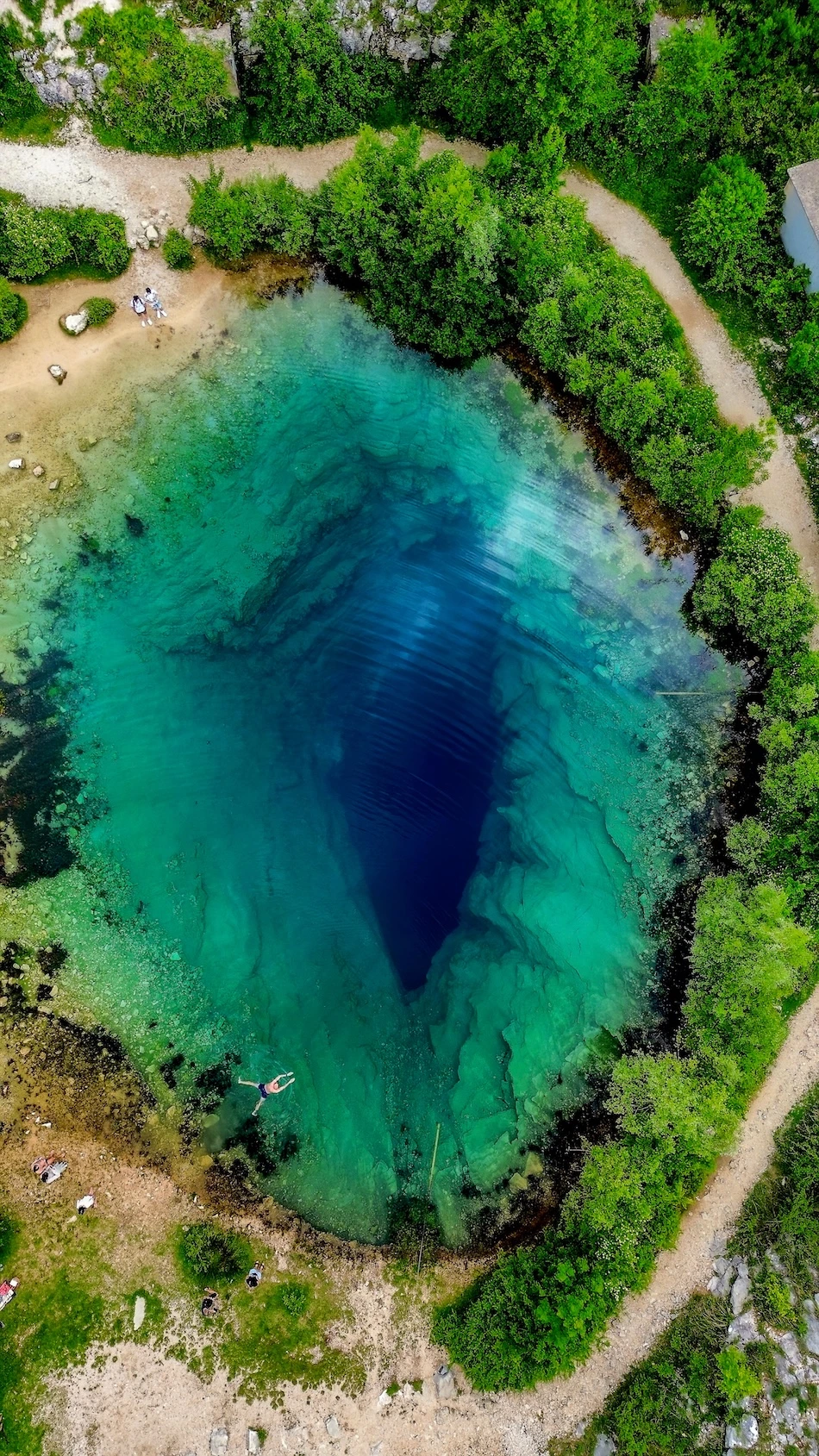 blue eye oeil bleu albanie dans les balkans