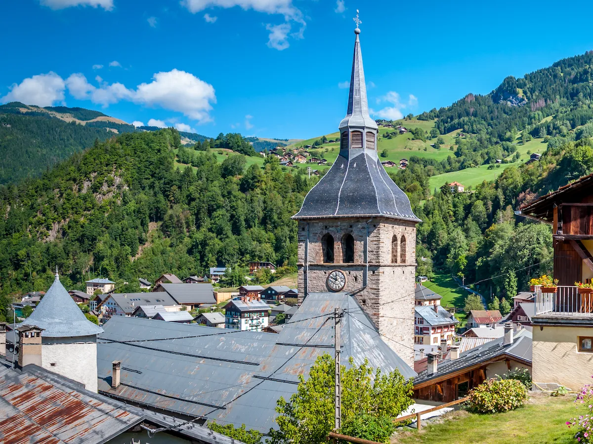 village savoyard de beaufort dans les alpes francaises