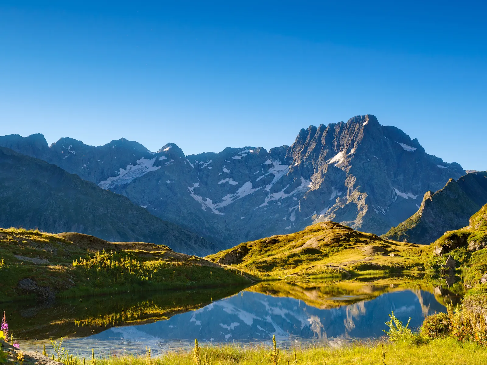 lauzon lake in the ecrins national