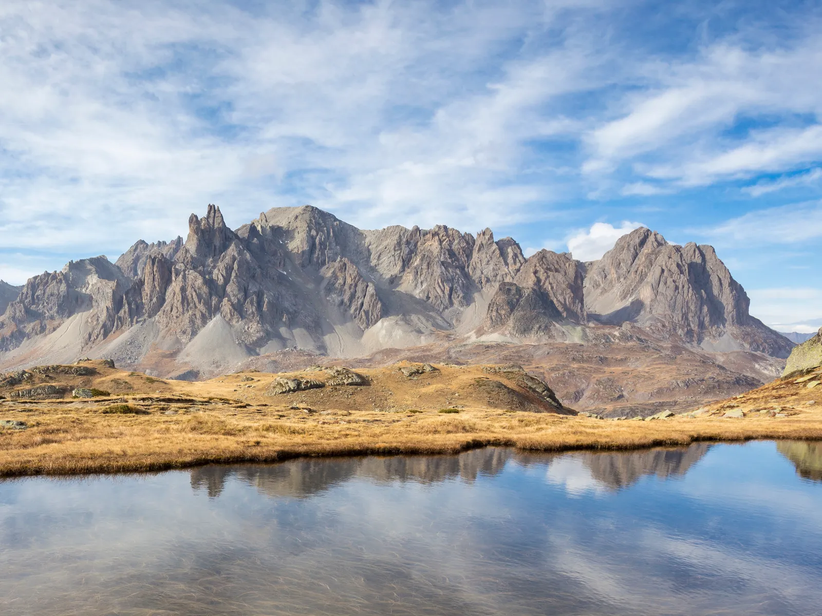 vallee de la claree reflet de la pointe des cerces