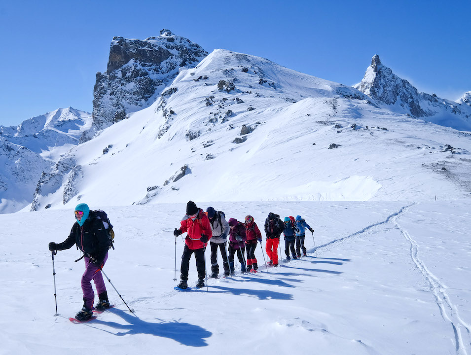 randonnee en raquettes avec un guide