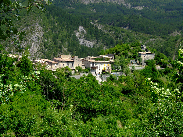 Village vallée de la Roanne - Randonnée drôme