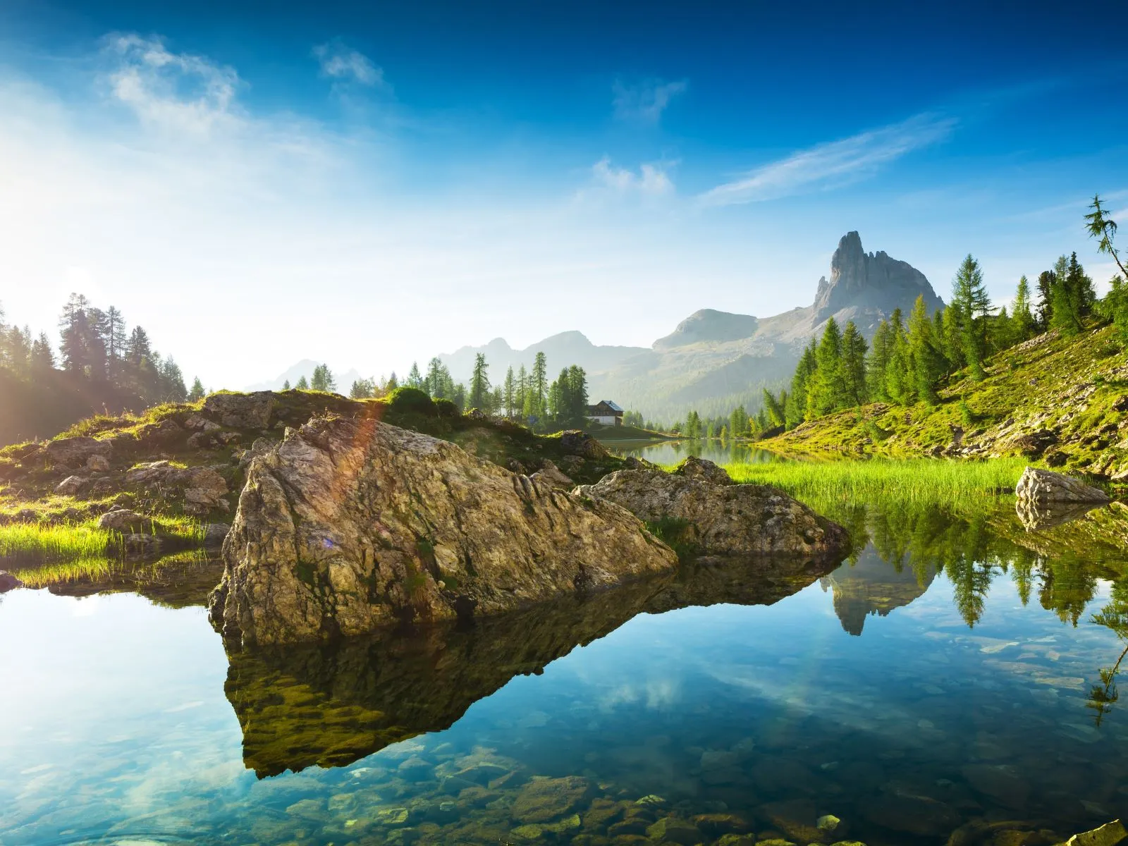 lac de federa dans les dolomites