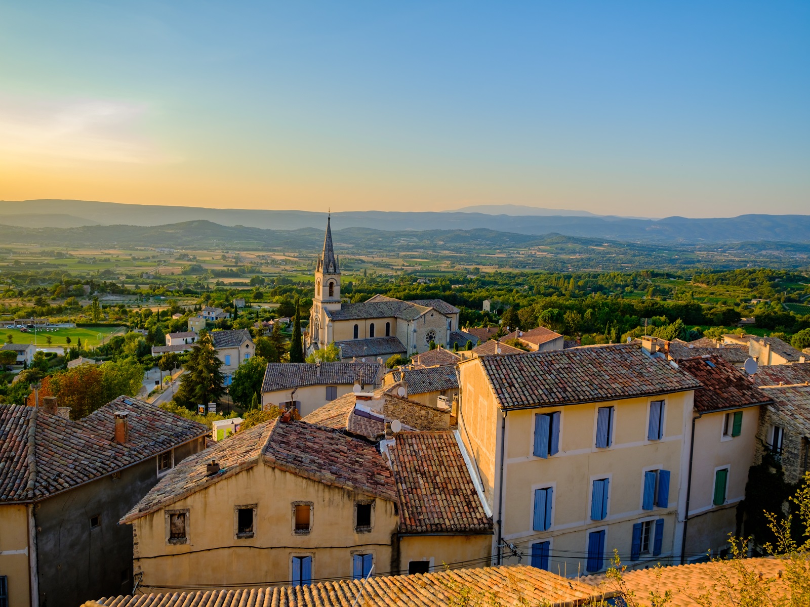 village bonnieux de provence luberon soleil couchant