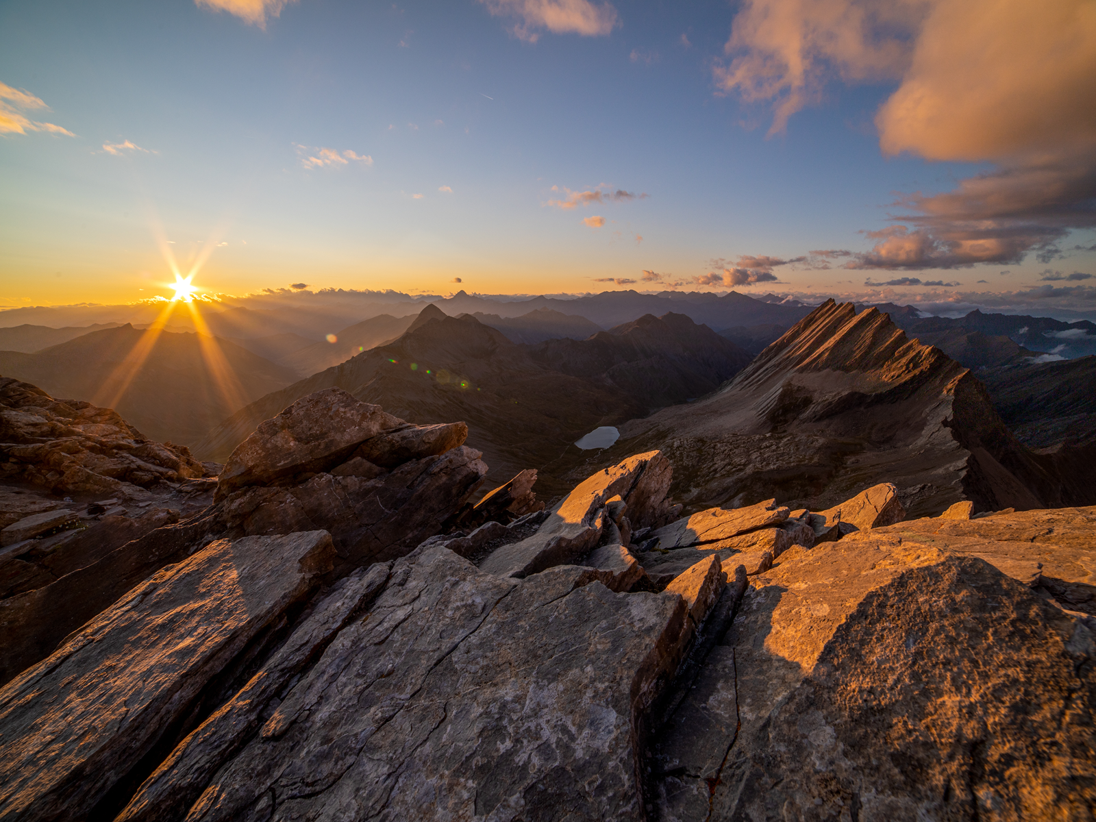 cime du pain de sucre dans le queyras coucher  de soleil