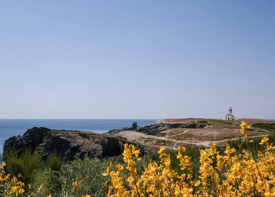tour de belle ile en mer phare des poulains
