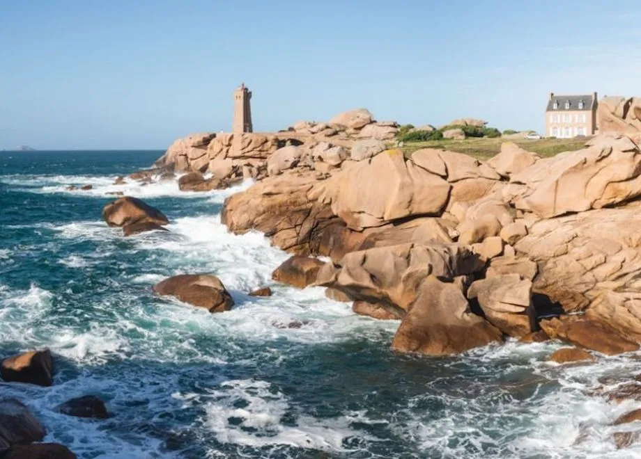 phare ploumanach cote granit rose adobestockk cottevielle