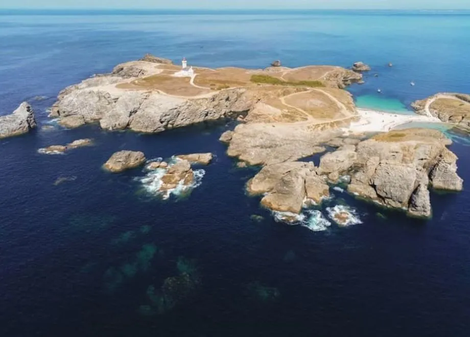 pointe des poulains jeanmichel adobestock