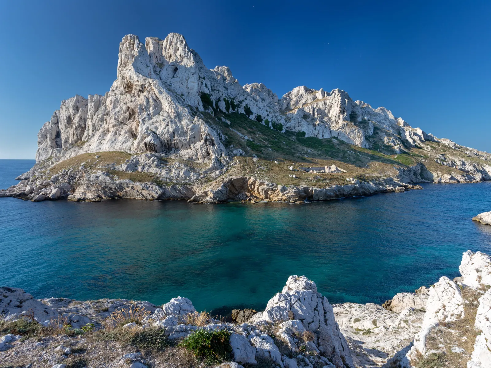 bateaux mer les goudes bleu emeraude rocher ile