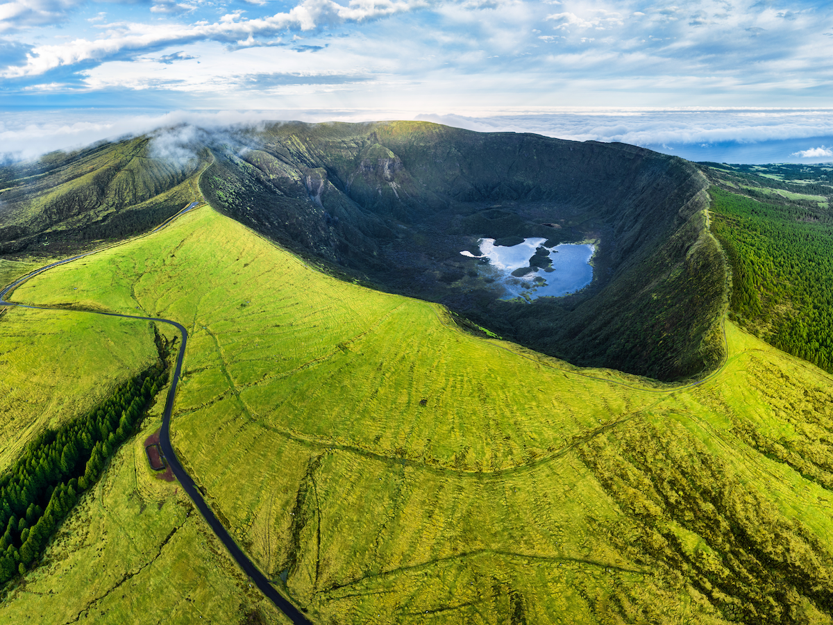 caldeira sur l ile de faiail aux acores