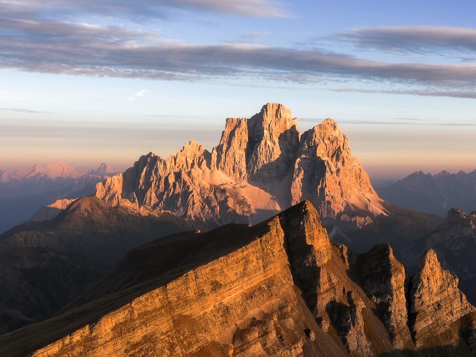 coucher de soleil Monte Pelmo dans les Dolomites