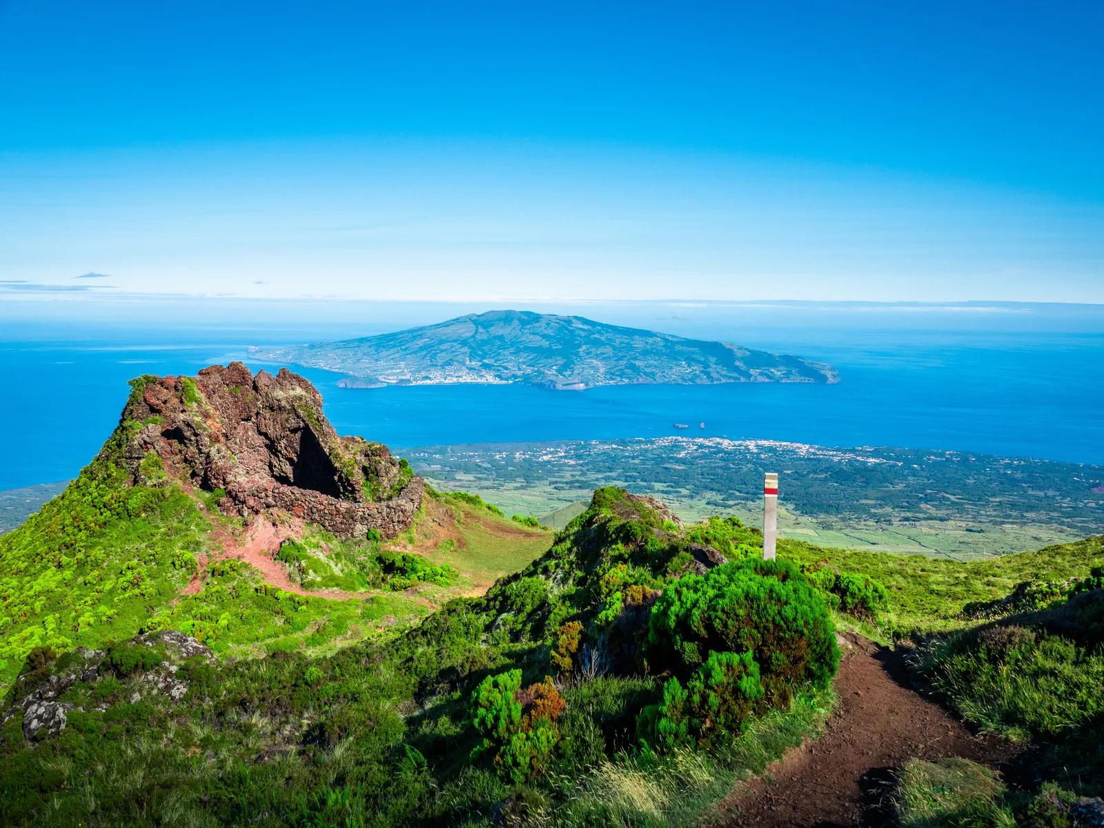 vue aerienne depuis ile de pico vers faial