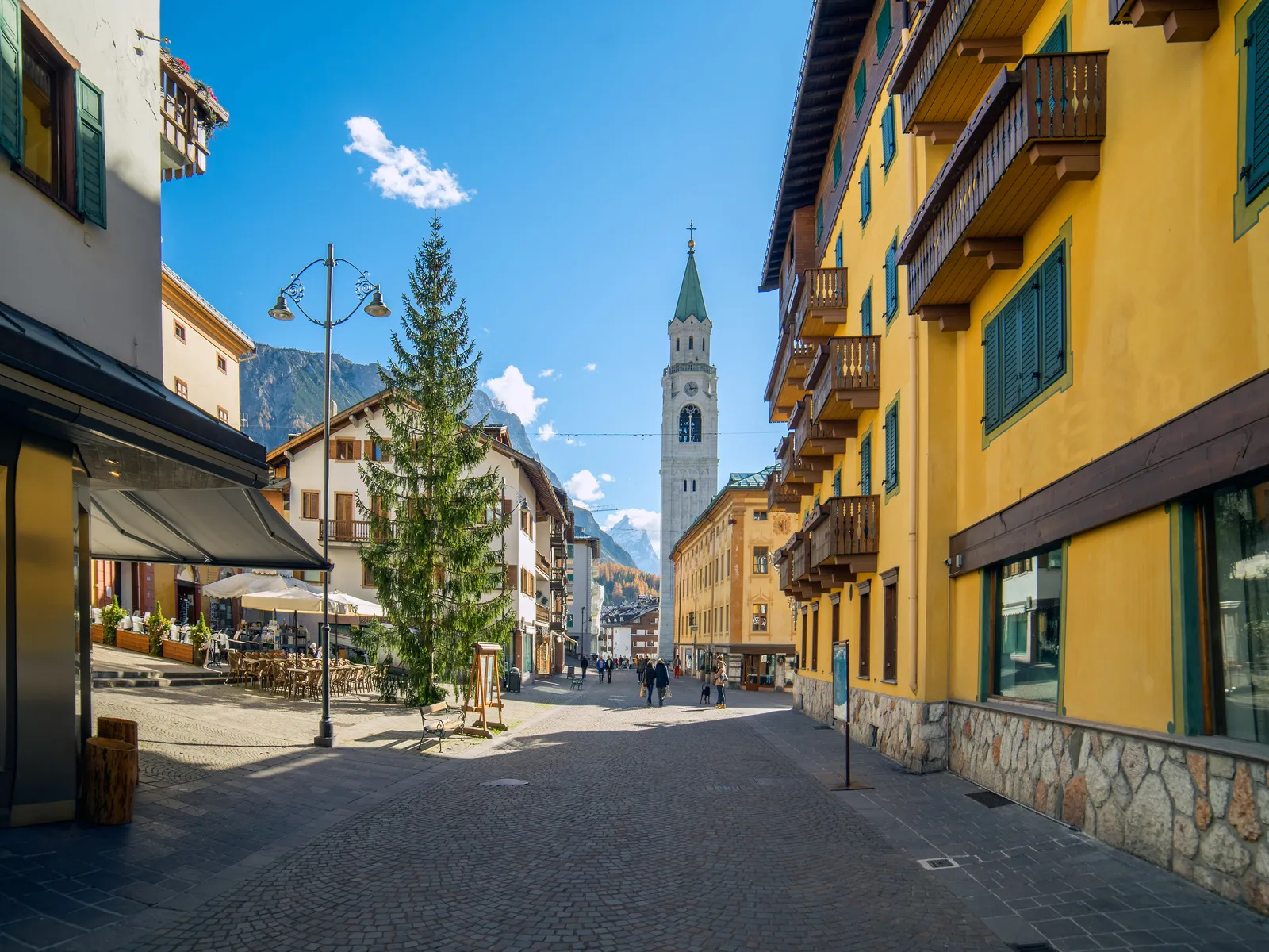 narrow aisle in cortina d ampezzo