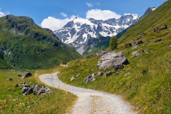 hikking the gr5 at pralognan la vanoise savoie grande traversee des alpes fral305