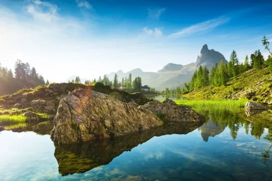lac de federa dans les dolomites