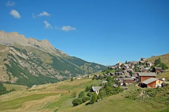 le village de saint veran dans le queyras